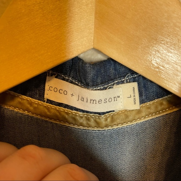 Coco + Jameson Printed Panel Back Chambray Button Up Shirt Size Large - Picture 7 of 7